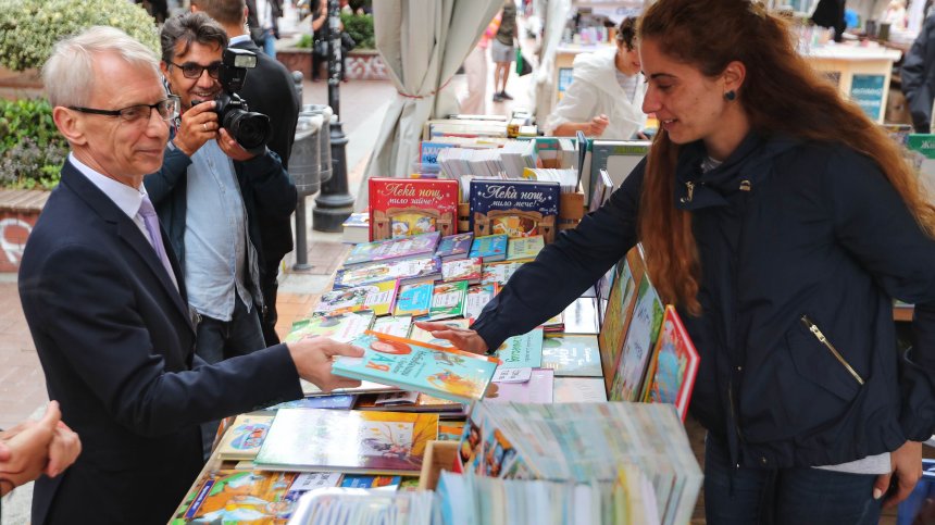 Премиерът Денков: Книгата скоро няма да има конкуренция, тя е най-дълбокото изкуство