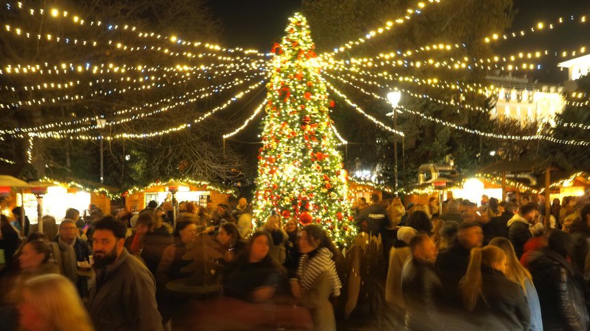 Коледната магия завладя столицата с празнични базари (ВИДЕО)