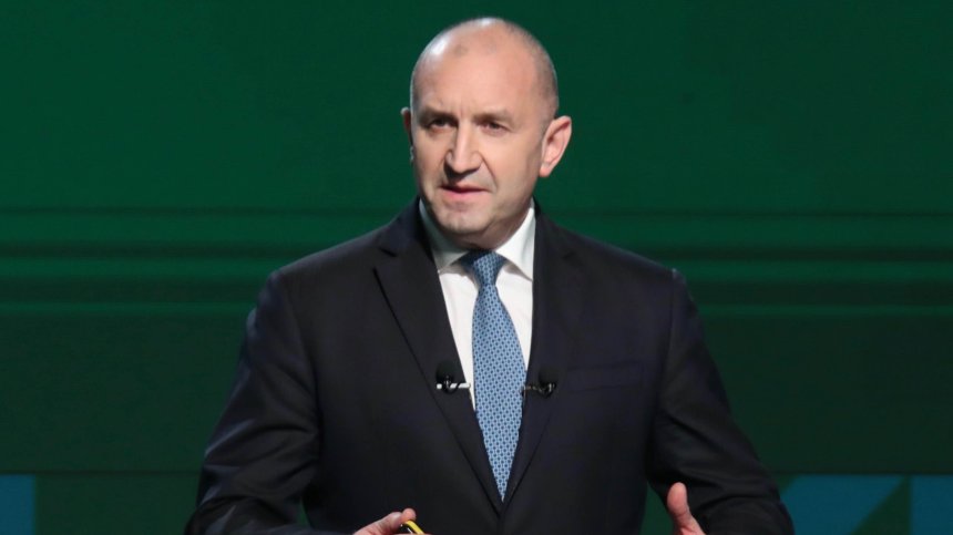 Радев: Никому неизвестни фирми източват водопровода на петорни цени