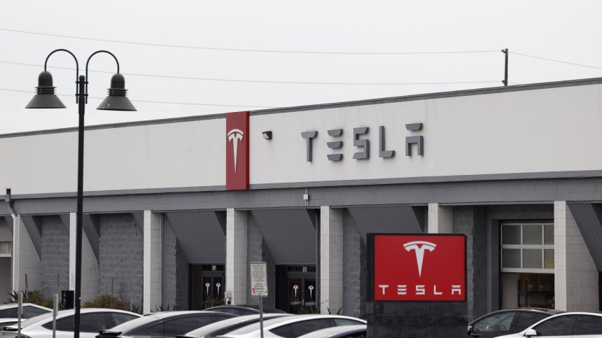 Tesla губи доверие, шофьори предпочитат дизелови модели на Chevrolet и Ford