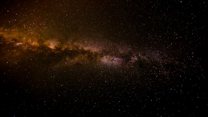 Учени откриха ултраярка галактика зад известен квазар с ALMA