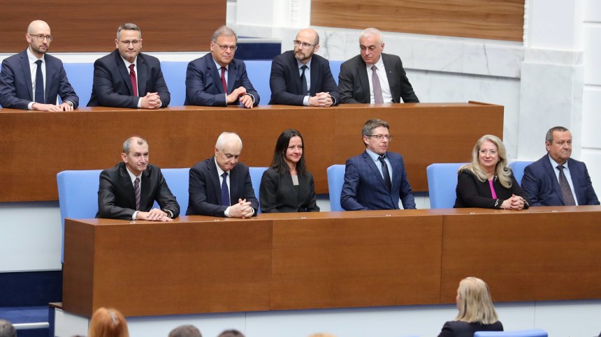Отпадна парламентарният контрол с новите служебни министри