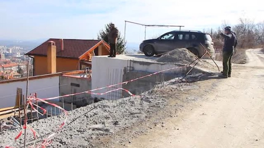 Пореден абсурд: Глобиха шофьор заради кална улица в Шумен
