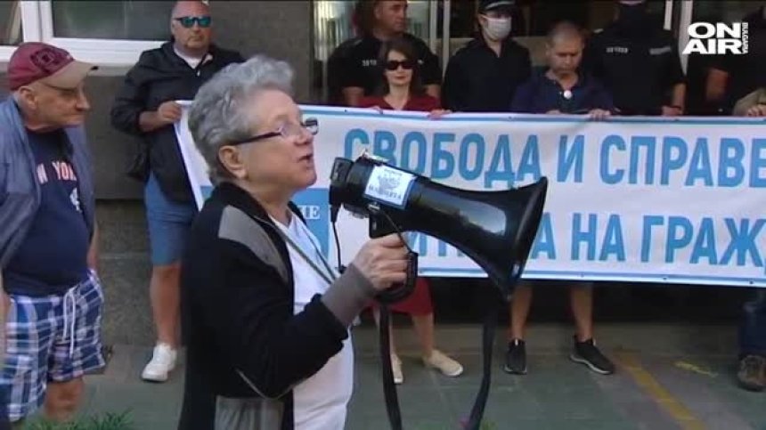 Протестиращите отново поискаха оставката на ръководството на БНТ