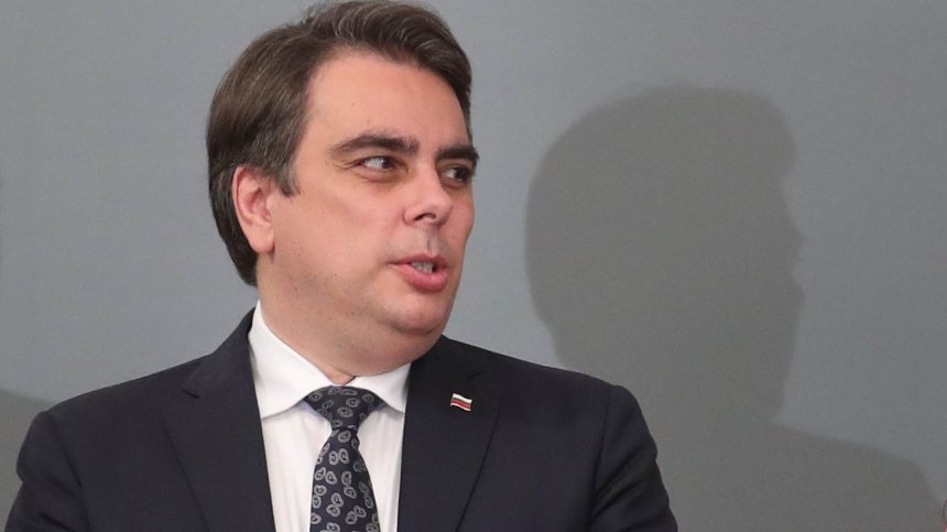 Василев за рокадите в институциите: Върнахме доказал се екип, може да събира данъци