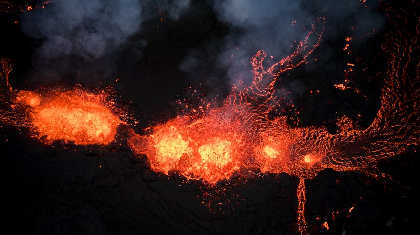 Вулкан на Рейкянес в Исландия изригна отново