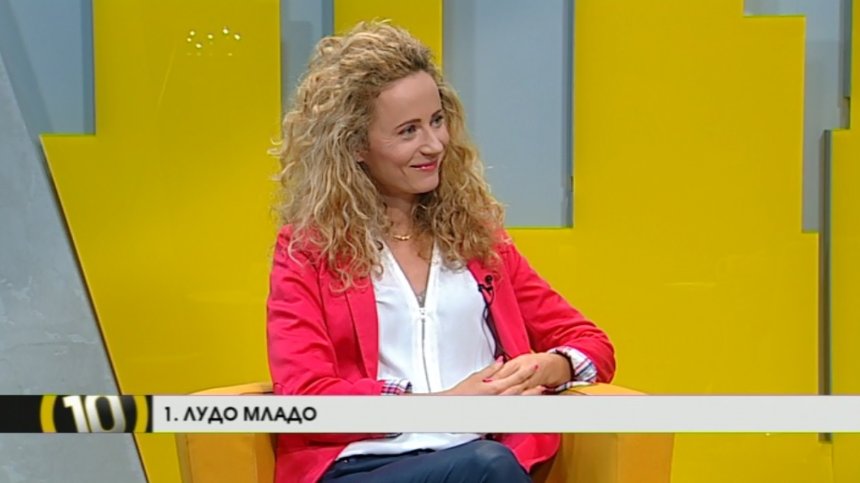 Десет песни за България с Деси Добрева