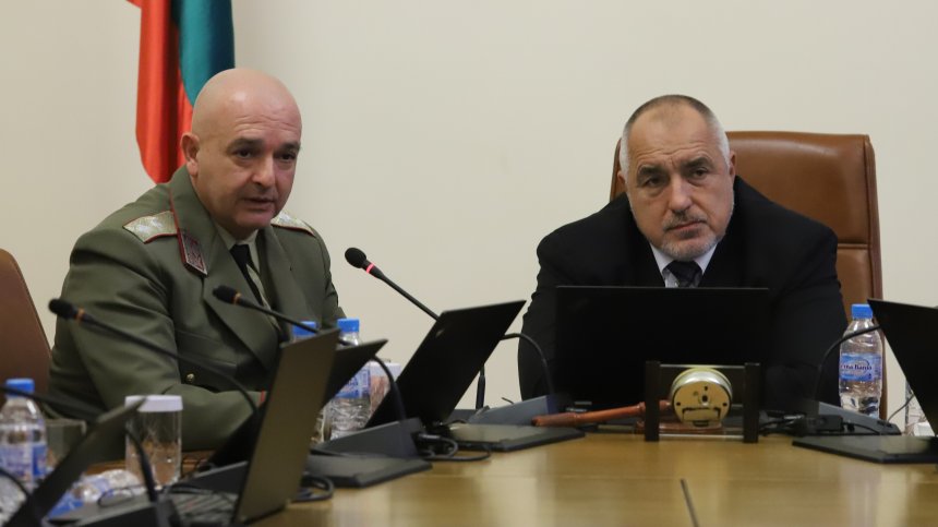 Борисов разпореди отпускане на 100 хил. л спирт от резерва и призова: Без паника!