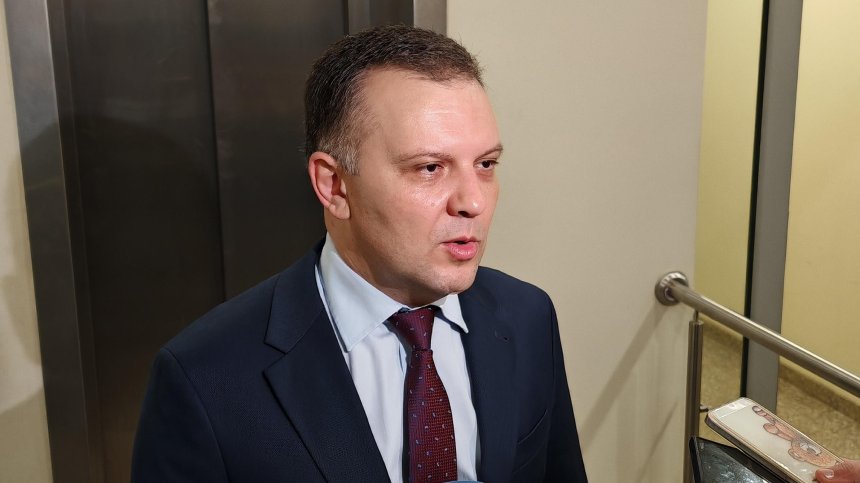 Министър Найденов сезира ВСС заради реабилитиран педофил, назначен за охрана на деца в училище