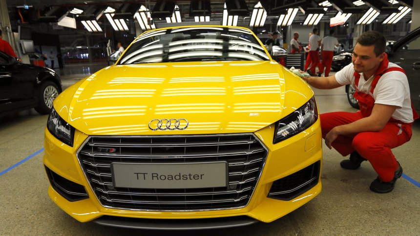 Падат продажбите на Audi TT, правят го електрически кросоувър