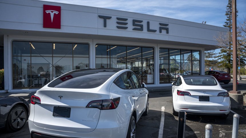 Tesla започна ценова война в Китай, производители призоваха за прекратяване на действията