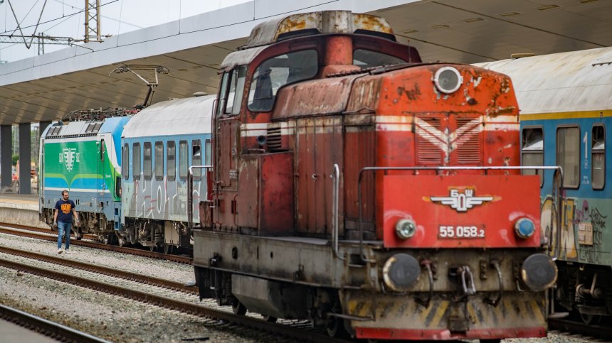 Въвеждат ограничения на скоростта на влаковете заради жегите