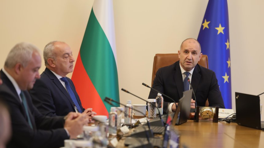 Държавата затяга колана: Ще засегнат ли мерките заплати, пенсии и услуги