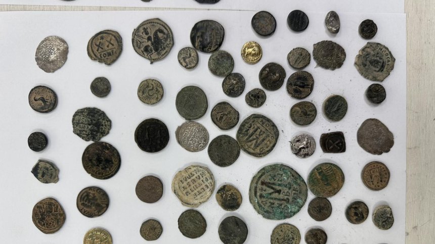 Митничари хванаха опит за изнасяне на част от историята на България