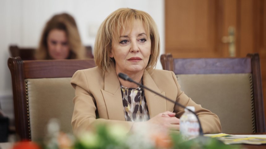 Мая Манолова застана начело на КЗП