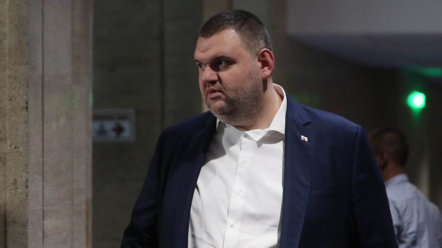 Демерджиев: Важно е как Пеевски е платил полетите, Десислава Атанасова е косвена жертва