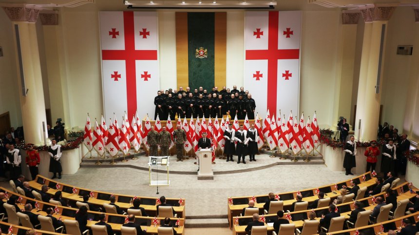 Управляващата партия в Грузия иска забрана на опозиционните формации