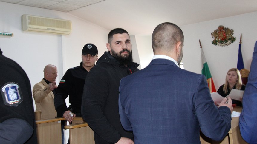 Дебора и Георги отново очи в очи, съдът прекрати делото и го върна в Стара Загора