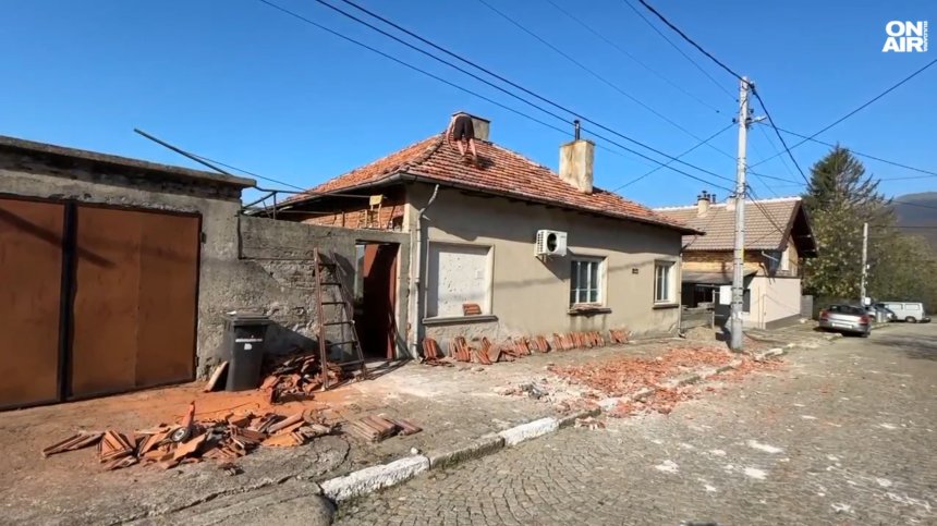 Десетки животни загинаха при бурята в Казанлъшко, над 600 са засегнатите къщи