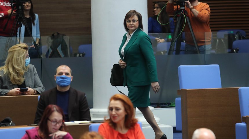 Нинова: Борисов нарежда на служебния кабинет какво да прави