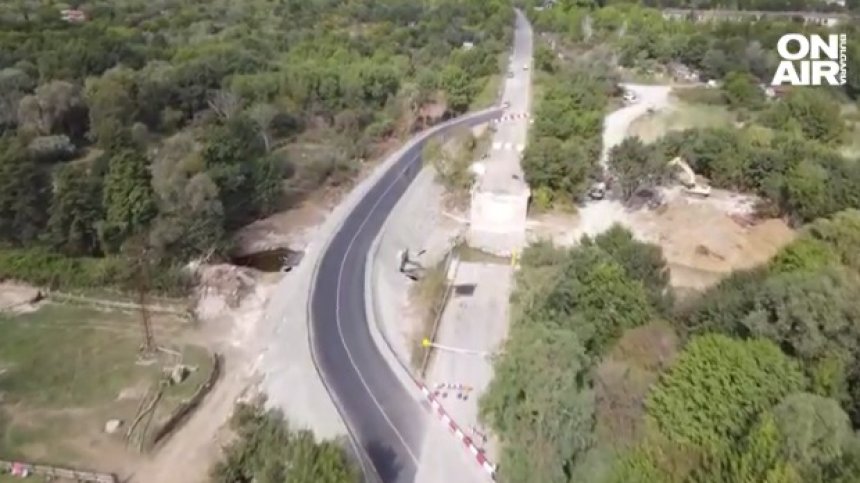 Отвориха обходен маршрут край моста на пътя Царево - Ахтопол