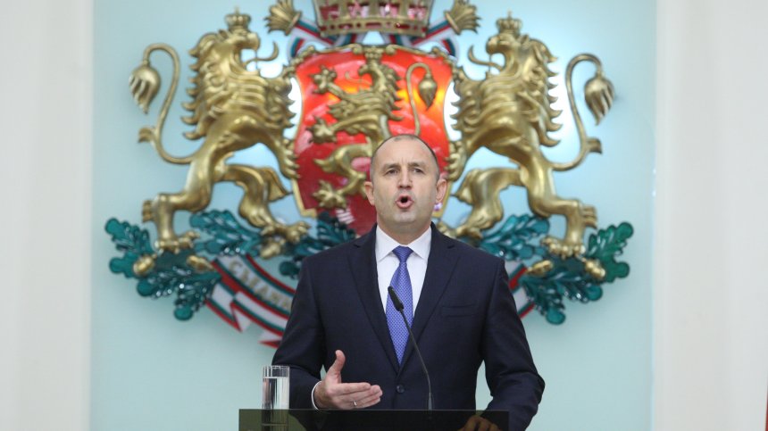Радев обяви: Снемам доверието си от правителството (Обновена)