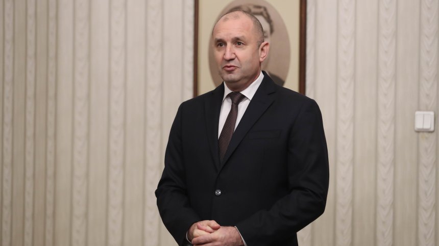 Радев назначи нов служебен кабинет, президентът смени само един министър