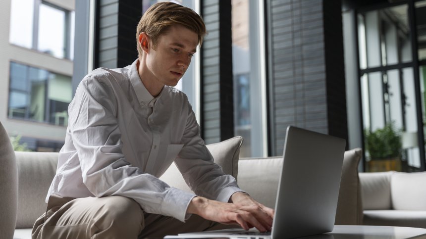 Няма криза в IT сектора, AI заменя junior разработчиците