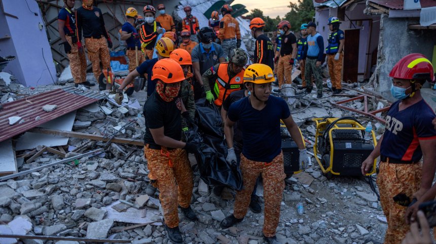 Земетресението във Филипините е отнело най-малко 72 живота