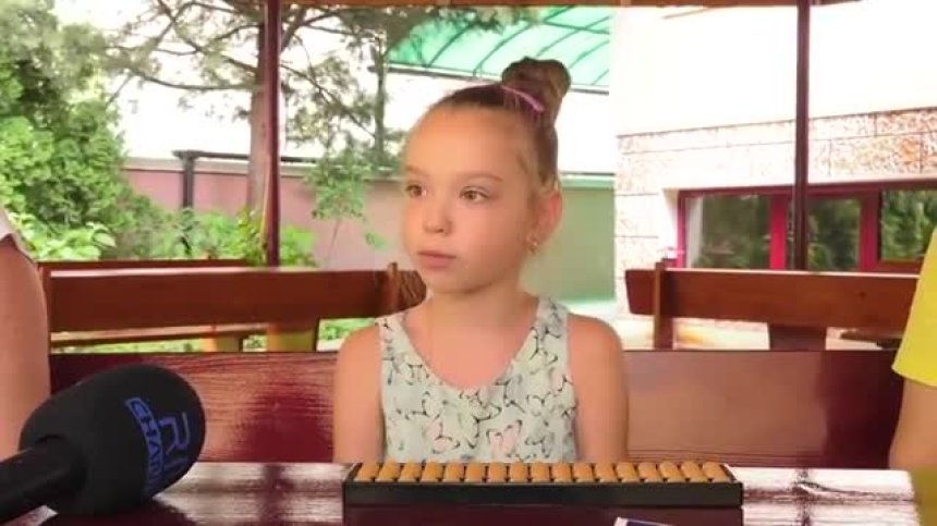Невероятен ум: Малката Ния спечели състезание по ментална аритметика в Египет