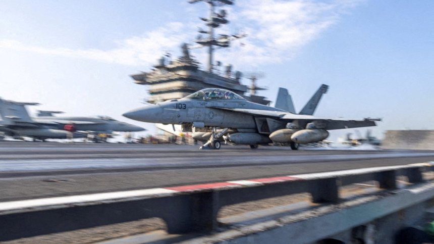 Втори самолетоносач на САЩ в Близкия изток ще пази корабите от хутите