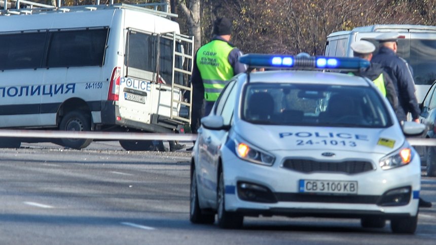 Бременна и военен са задържани за трафик на мигранти, тя е хващана да шофира дрогирана