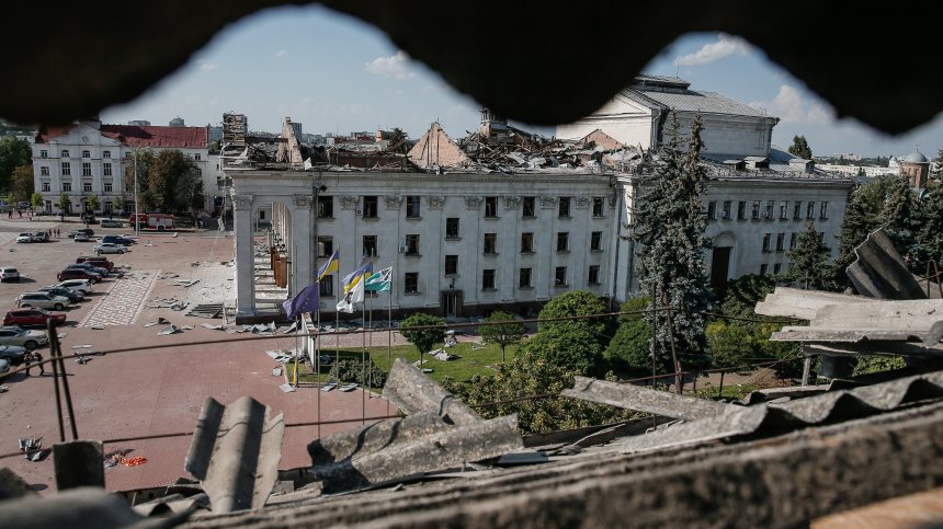 Дете е сред убитите при руската атака срещу Чернигов, поразени са площад, театър, университет