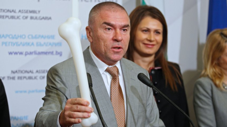 С кокал в ръка Марешки се отказа от имунитета си