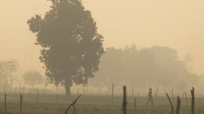 Ню Делхи и Карачи се задушават: Гъст смог покри градовете (СНИМКИ)