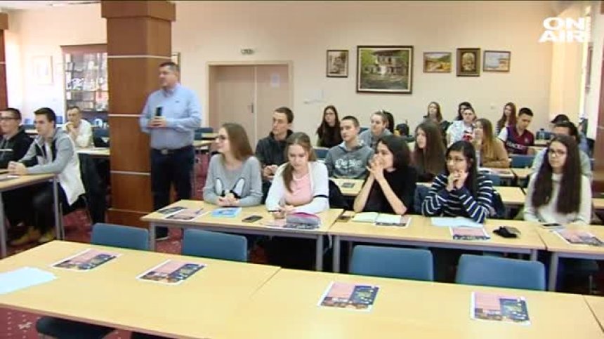 ВУЗФ стартира безплатна финансова академия за ученици между 10 и 12 клас