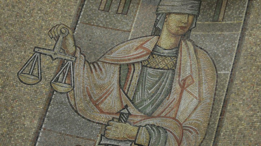 Медицинска сестра изтеглила 380 лв. от карта на починал пациент