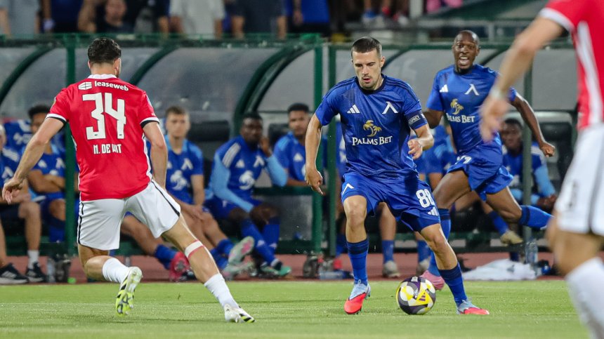 АЗ Алкмаар приземи "Левски" в София и почти сигурно го изхвърли от Лигата на конференциите