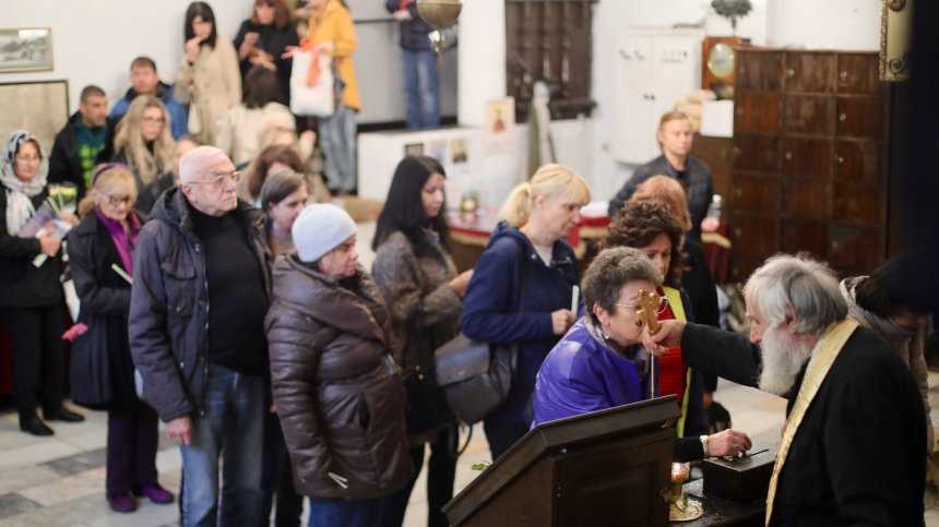 Храмът "Света Петка Стара" в София отбелязва празника си (СНИМКИ)
