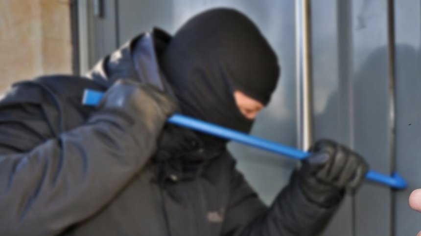Петима маскирани пребиха с бухалки 35-годишен мъж