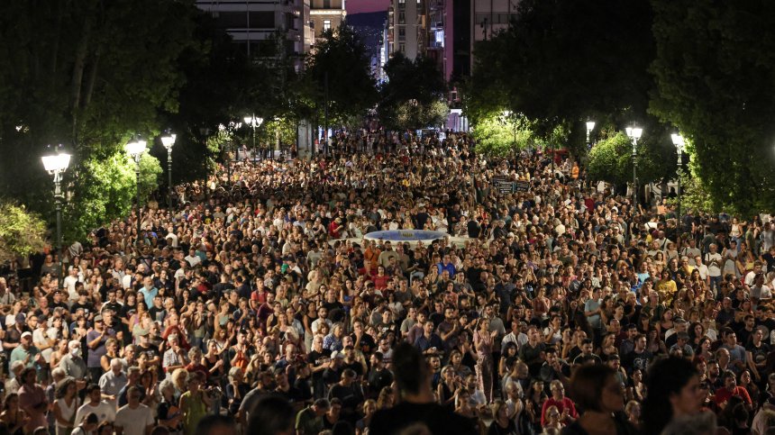 Сблъсъци и арести в Атина след митинг за влаковата катастрофа при Темпе