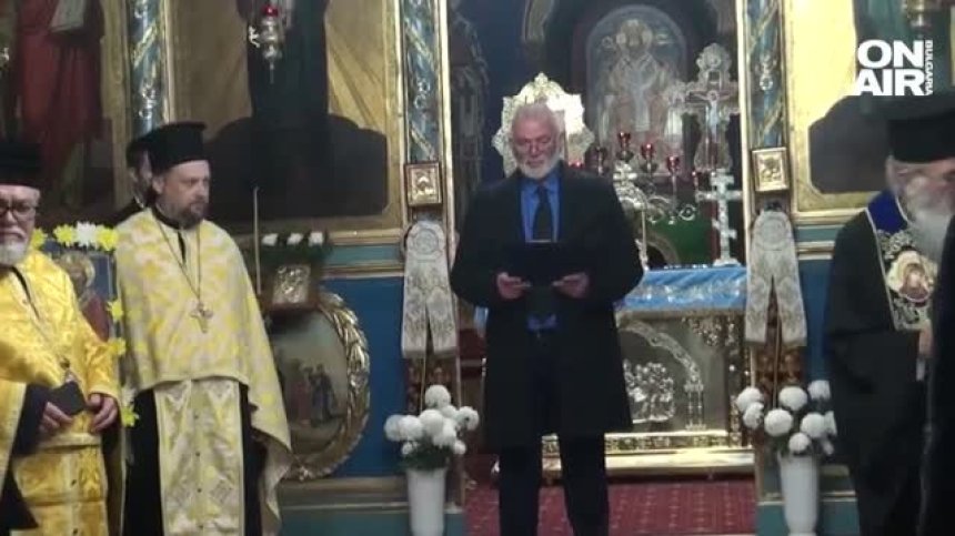 Десетки вярващи се поклониха пред мощите на Кирил и Методий в Силистра