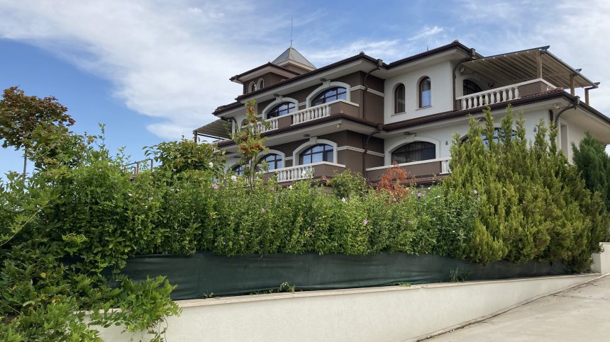 Доган приема в Росенец част от актива на ДПС, Джевдет Чакъров отива, Пеевски - не?