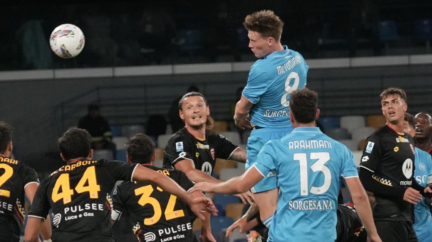 "Наполи" скочи на върха в Серия "А" след победа с 2:0 над "Монца"&nbsp;у дома
