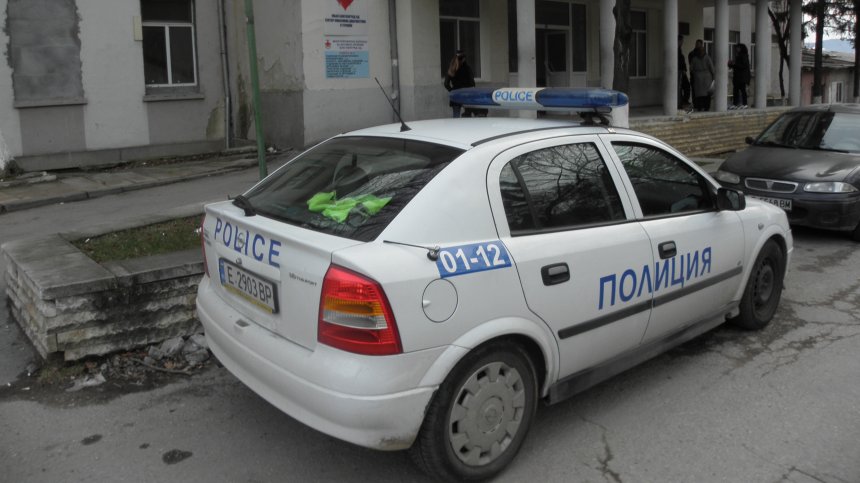 Задържаха младежи, откраднали 10 бона от краварник в Сунгурларе