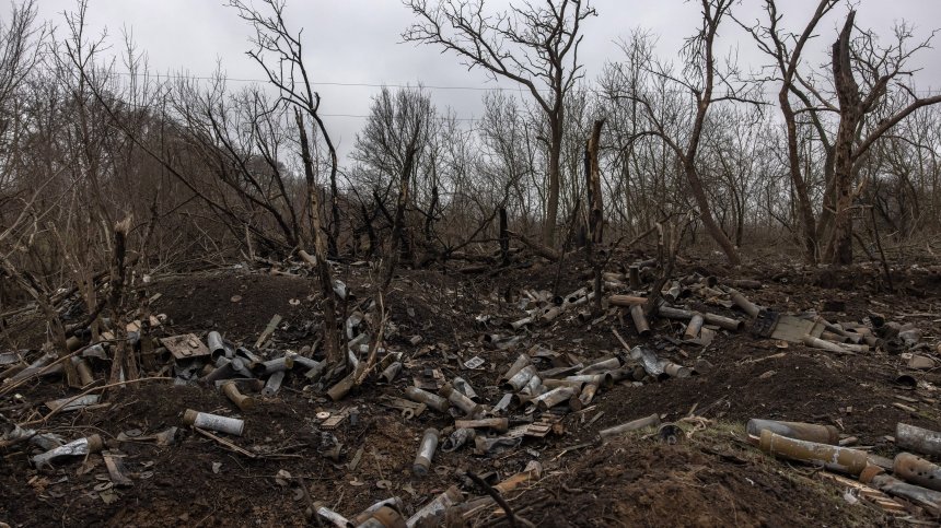 Украйна опита да удари руско летище с ракета "Гром-2", отвори огромна дупка в земята