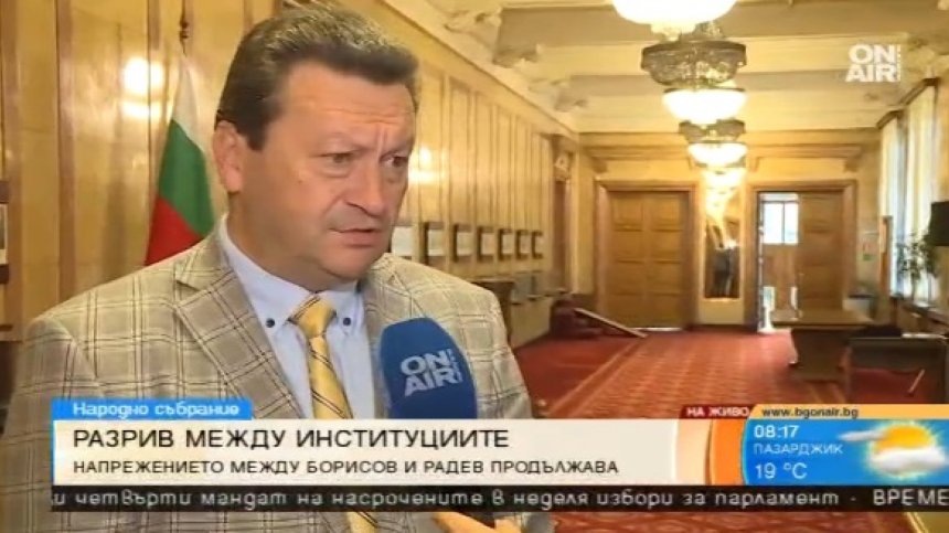 Авиацията ни ще остане приземена, щом се започва нова процедура за боен самолет