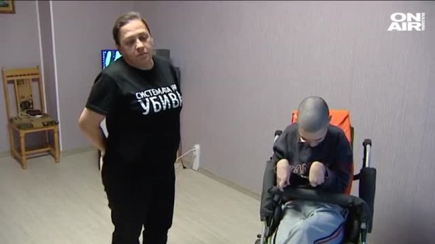 Осигуриха 168 часа социална помощ за момче, преминало будна кома 