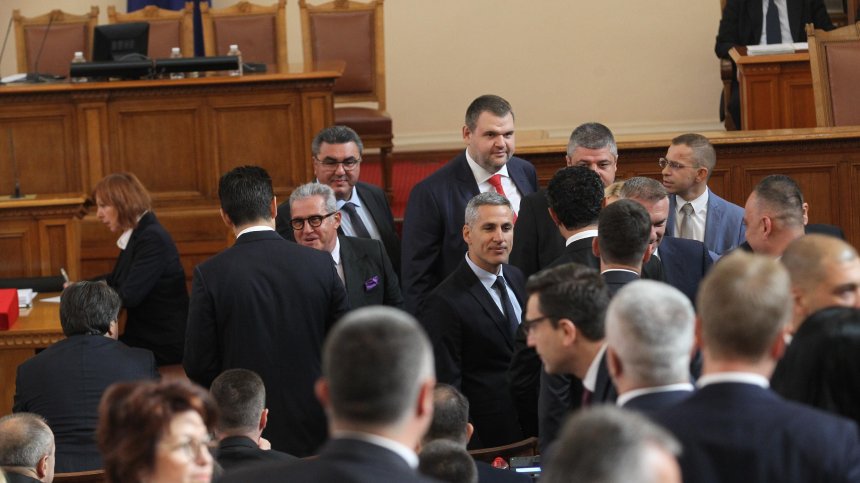 Готови ли са партиите да загърбят различията си и да съставят кабинет?