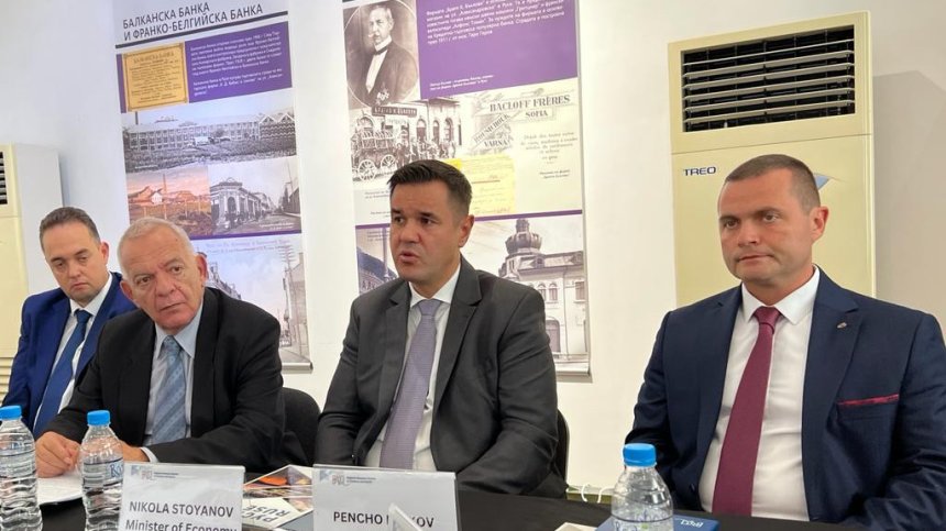 Икономическият министър: Български компании са лидери в отрасли на румънския пазар